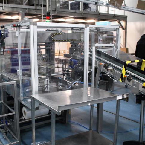 Fardeleuse SFE 800V AU RC 90°X2 de LP Packaging pour ligne de fardelage avec film de rétraction