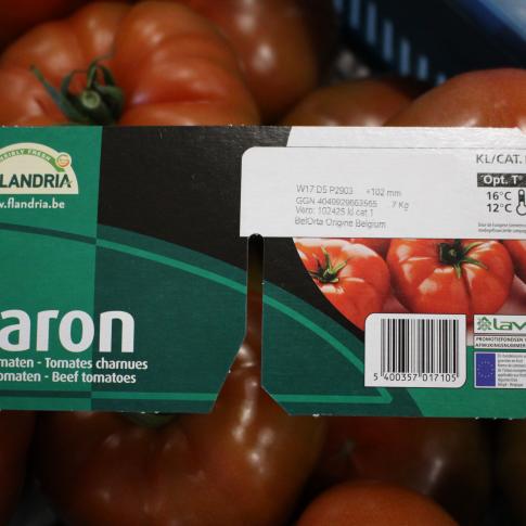 Les informations à imprimer sont par exemple un numéro de semaine et un numéro de jour, notre numéro de producteur unique (obtenu auprès de BelOrta), la taille des tomates et le numéro GGN