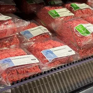 Nieuwe trend: flowpack verpakken van vlees als duurzaam alternatief voor schaaltjes 